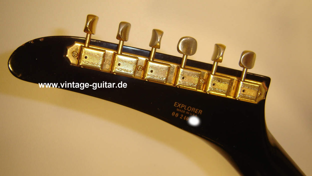 Gibson Explorer 1976 black 3.jpg